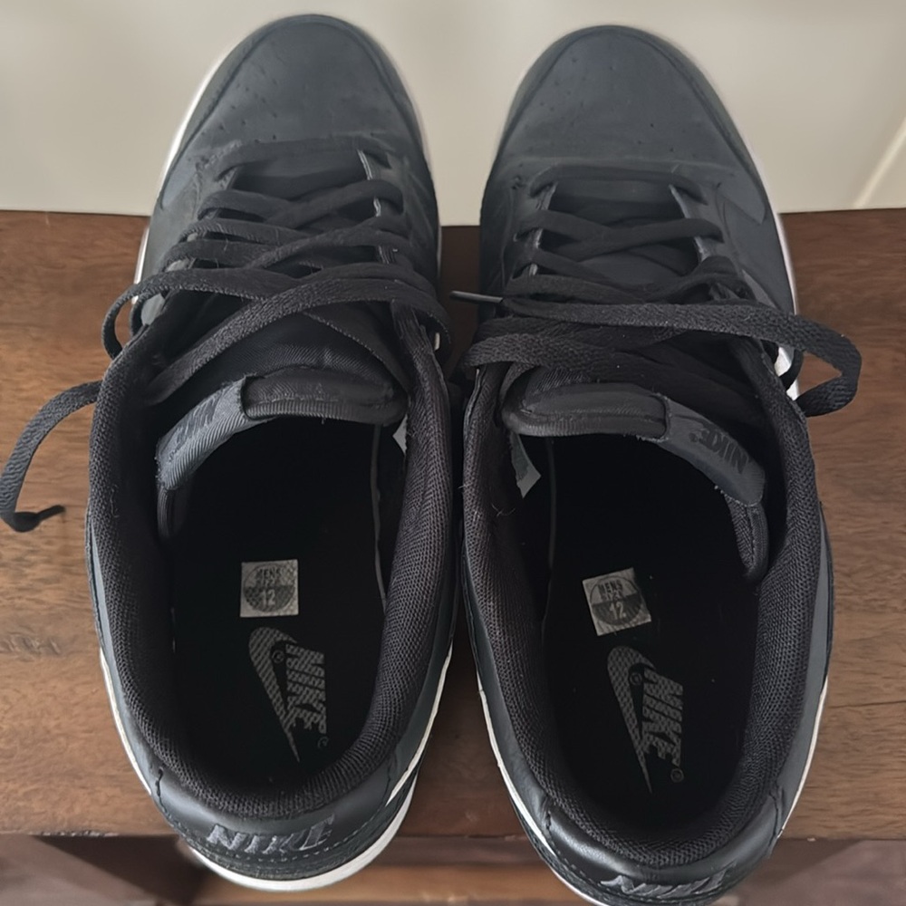 Nike Reverse Panda Dunks - Picture 5 of 5